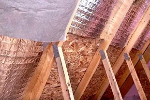 Фольгированный утеплитель для крыши